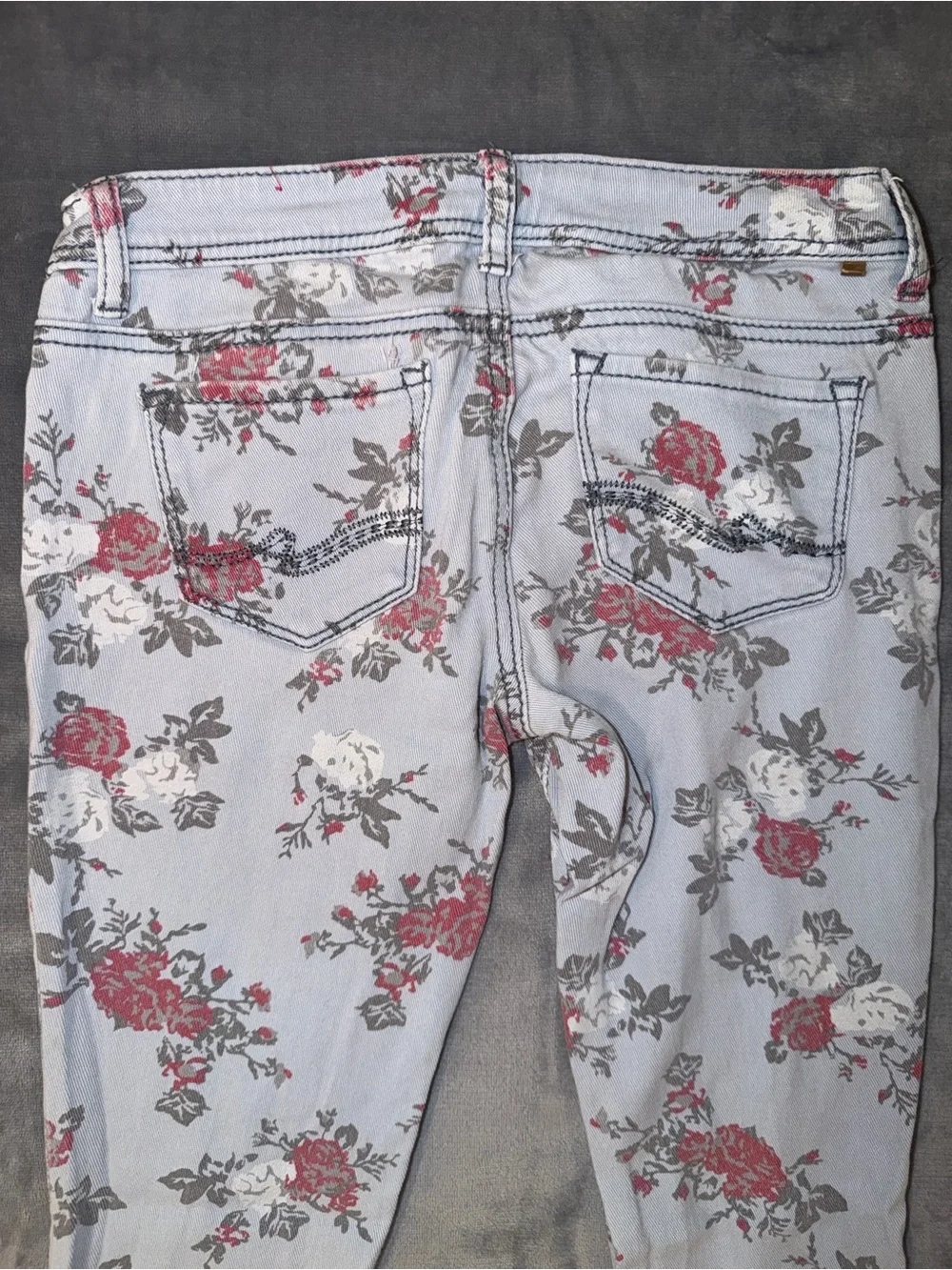 🌹 Almost Famous Floral Skinny Jeans